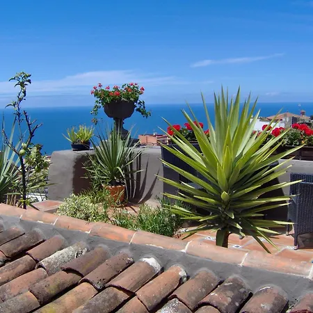 Small 15m For Single Use With Sea View Appartement *