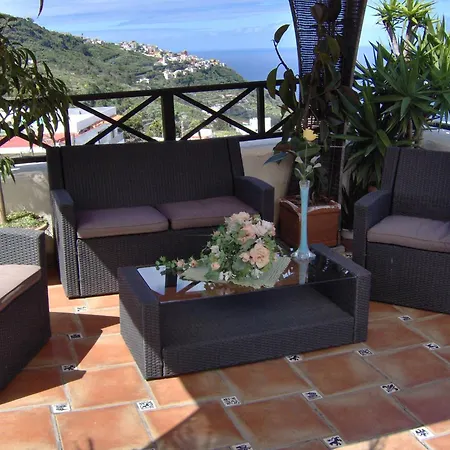 Small 15m For Single Use With Sea View